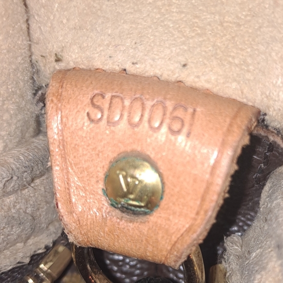 Louis Vuitton Vintage Monogram Tote Handbag with Loop Handle - Picture 15 of 15